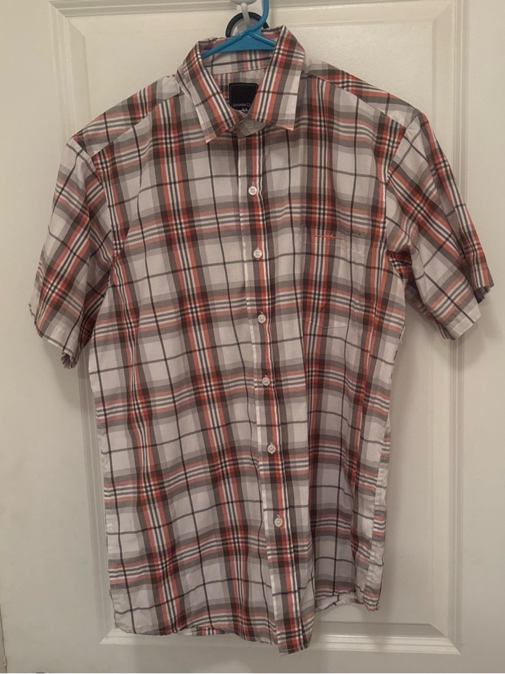 Men's Short-Sleeve Plaid Button-Up Shirt in White and Brown